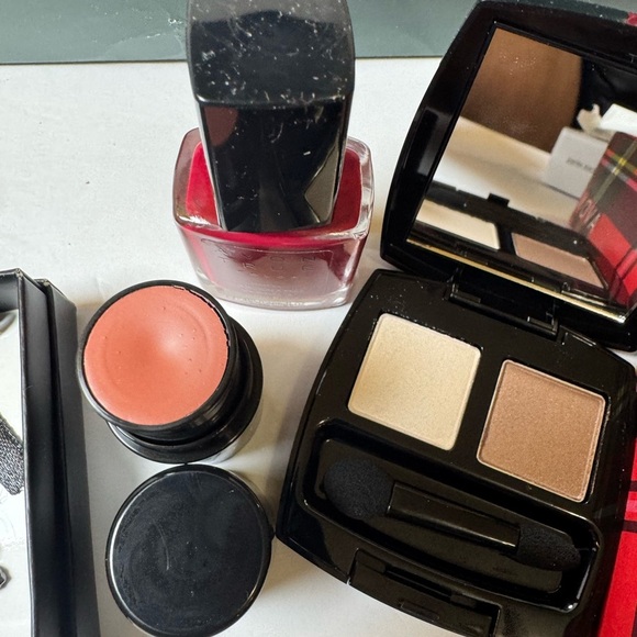 Avon True Color Holiday Box Gift Set 4 Piece New - Picture 3 of 7